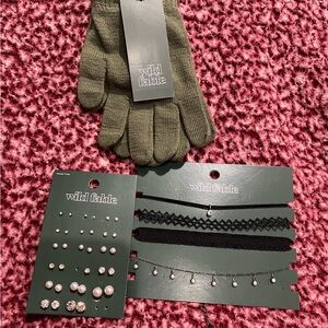 Wild Fable Sage Green Gloves with Jewelry Collection